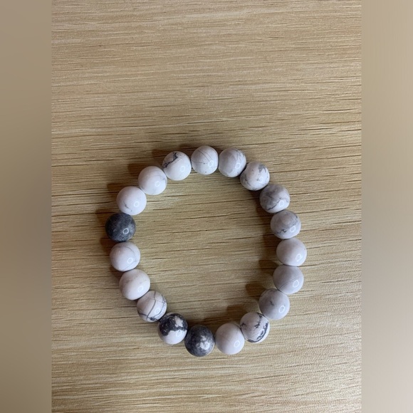 Preloved 10mm Beaded Stone Bracelet - Picture 2 of 2